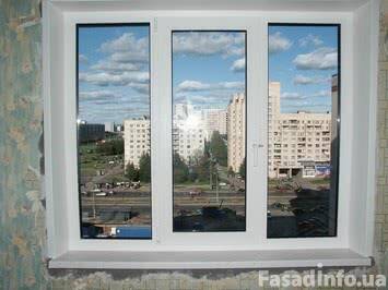 Трехстворчатое окно WDS размером 2100 на 1400 с одной створкой