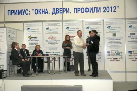 Компания ОЛТА® награждается за победу в номинации «Производитель экологически чистых окон - 2011» (материал  ПВХ)