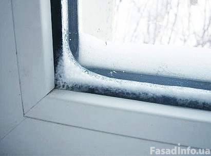 Замерзают пластиковые окна на балконе. Что делать?