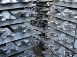 Мировой выпуск алюминия вырос, равно как и избыток металла на рынке