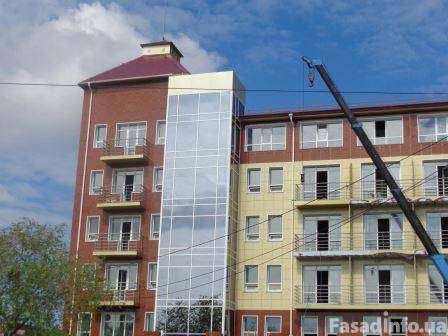 Здание гостиницы в Хабаровске остеклили окнами компании «Декёнинк» 