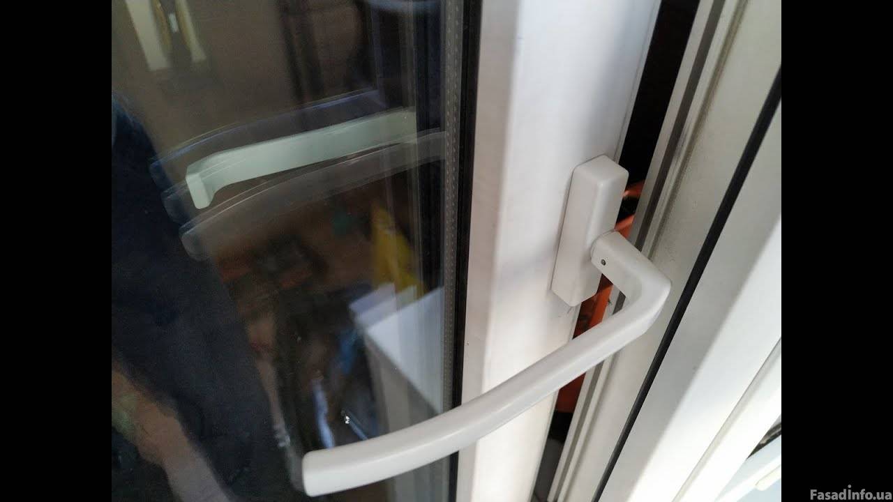 Установка двусторонней балконной ручки на пластиковую дверь